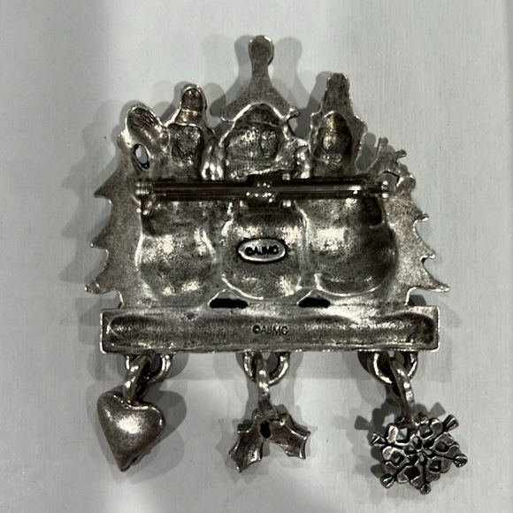 Vintage Ajmo Enamel Pewter Holiday Christmas Friends Brooch - Picture 3 of 6